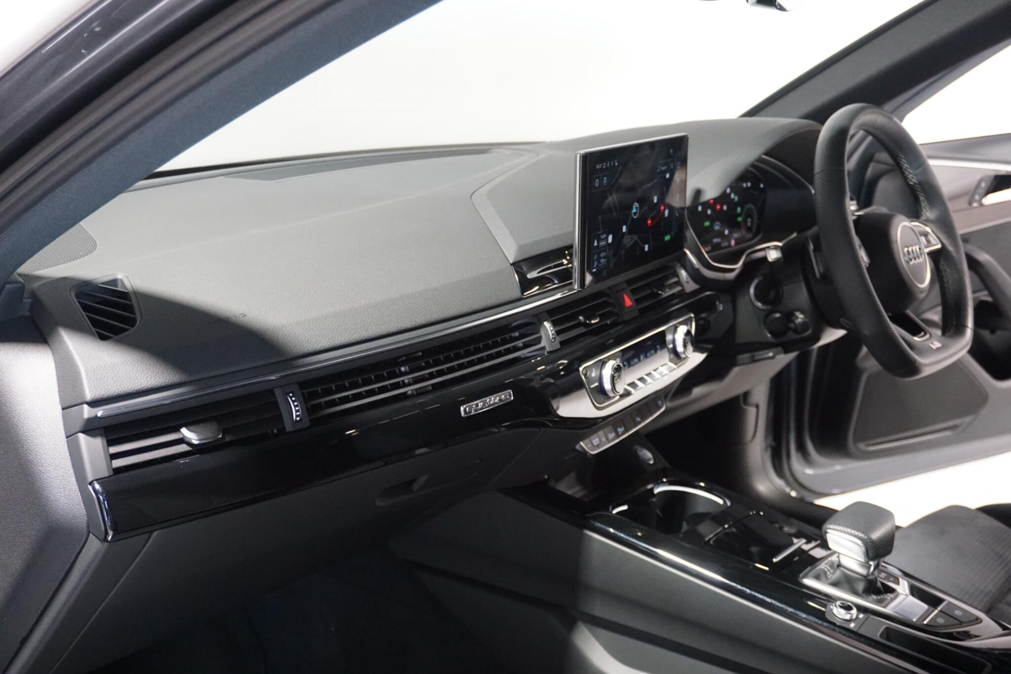 Audi A4 2.0 TDI 40 Black Edition Saloon 4dr Diesel S Tronic quattro Euro 6 (s/s) (204 ps)